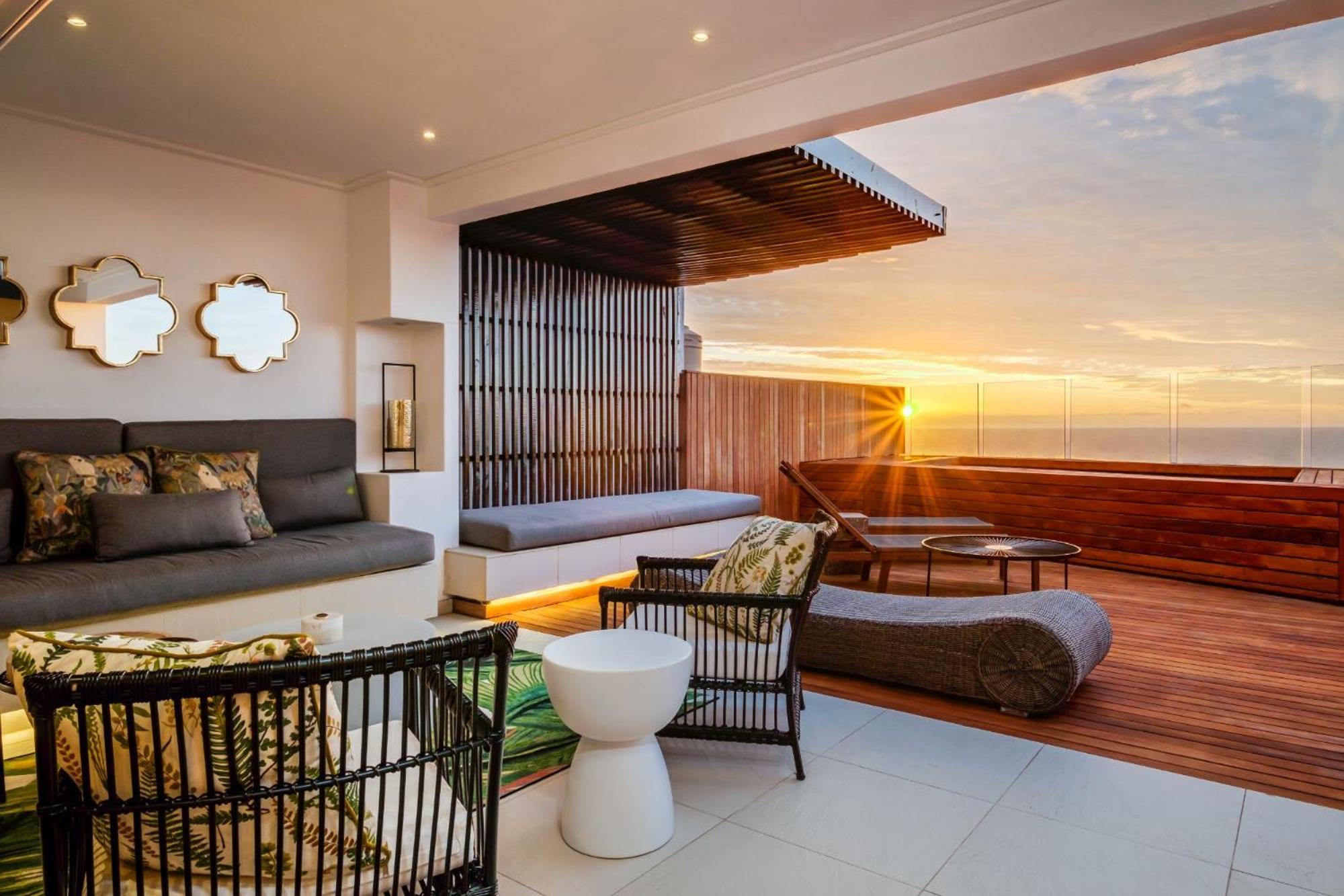 Malibu Apartment *